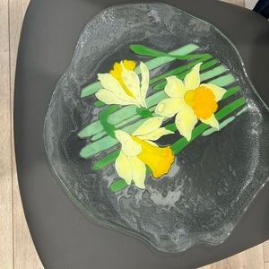 Fused Glass Daffodil Serving Tray Signed - Travis 1988  Approx. 12 1/2”- 14” D